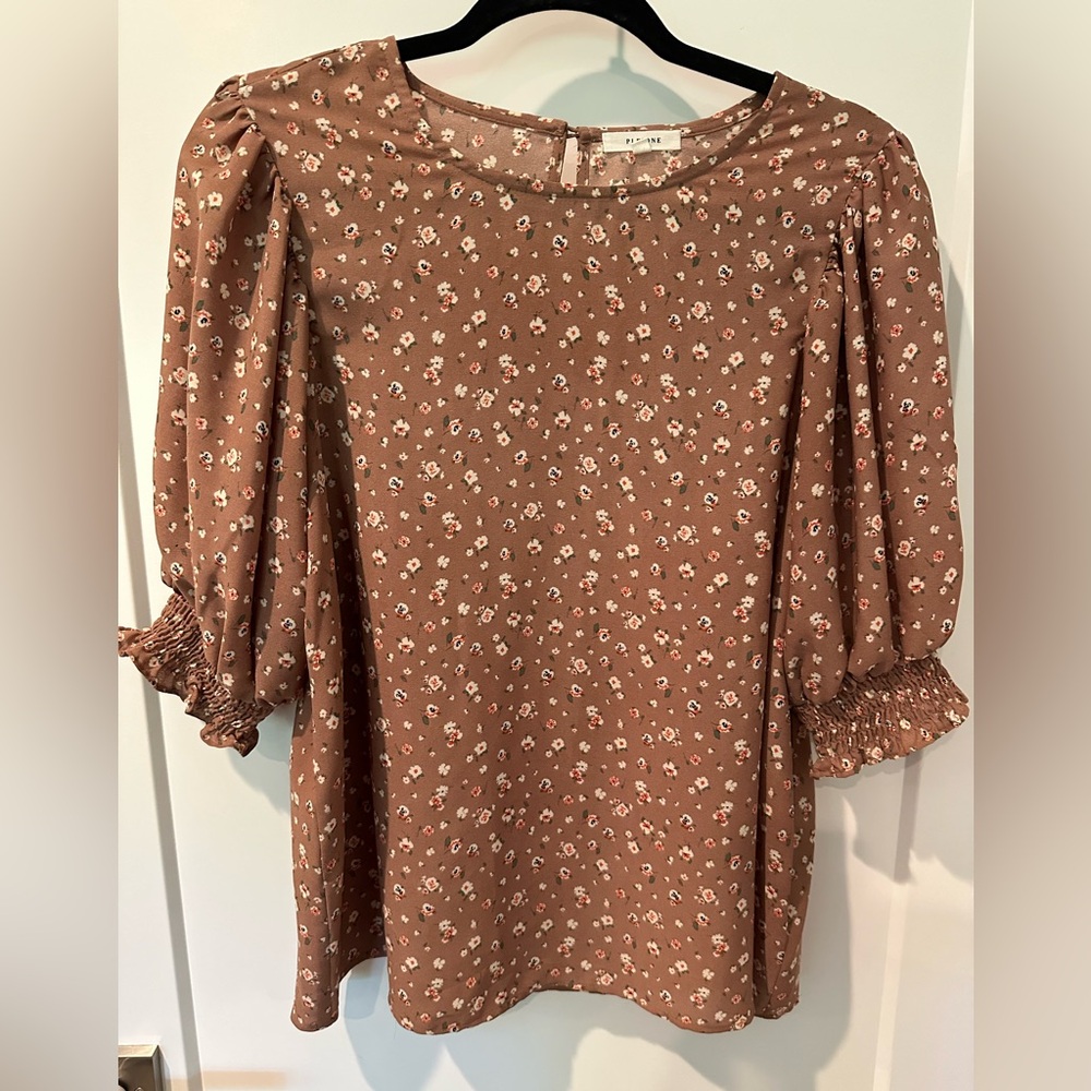 Pleione Floral Top Ruched Sleeves Size M